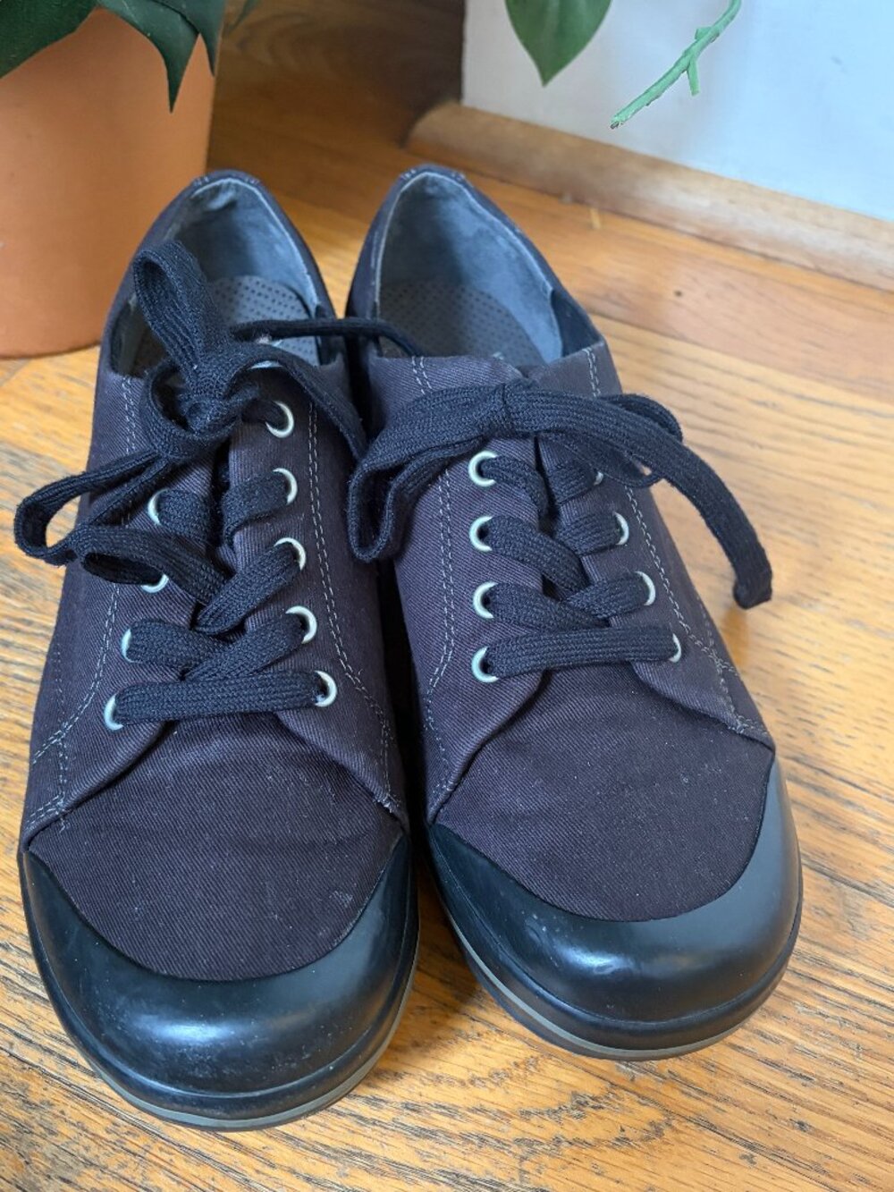 Dansko Veda Black Vegan Canvas Clogs / Sneakers Size 39 Size 8.5
